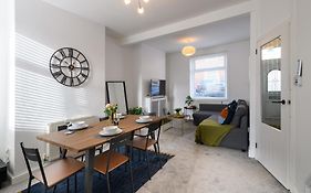 Asher Suite - Cozy 2Br Home With Parking & Wifi